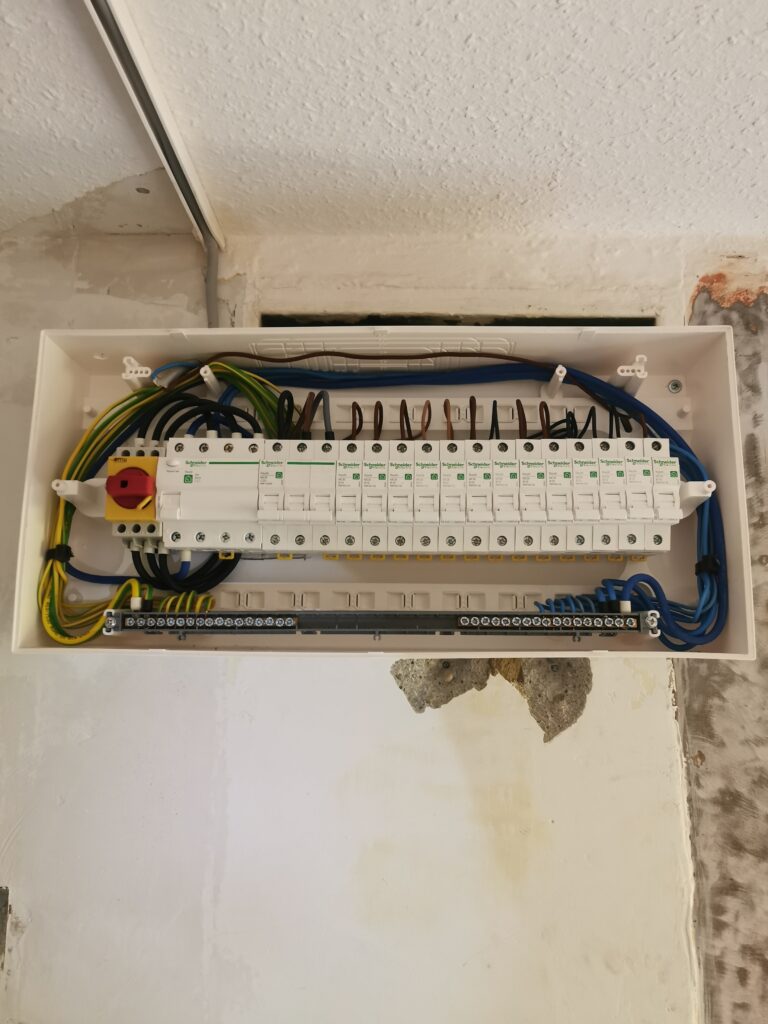 Százhalombatta – Panel – Új elosztódoboz